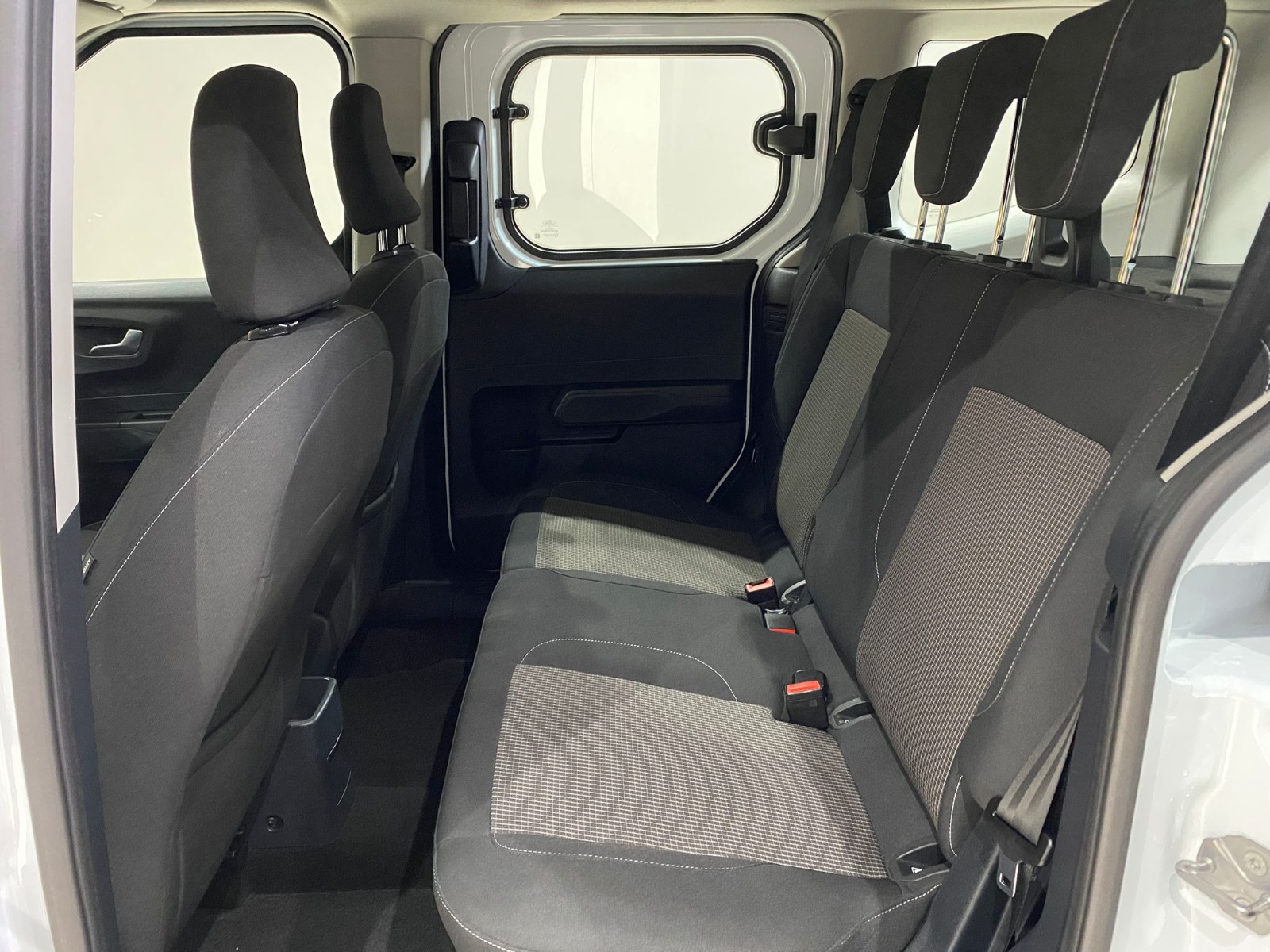 2024 Dizel Manuel Ford Tourneo Courier Beyaz Gürel Tasarım Aksesuar Otomotiv San. Tic. Ltd. Şti.