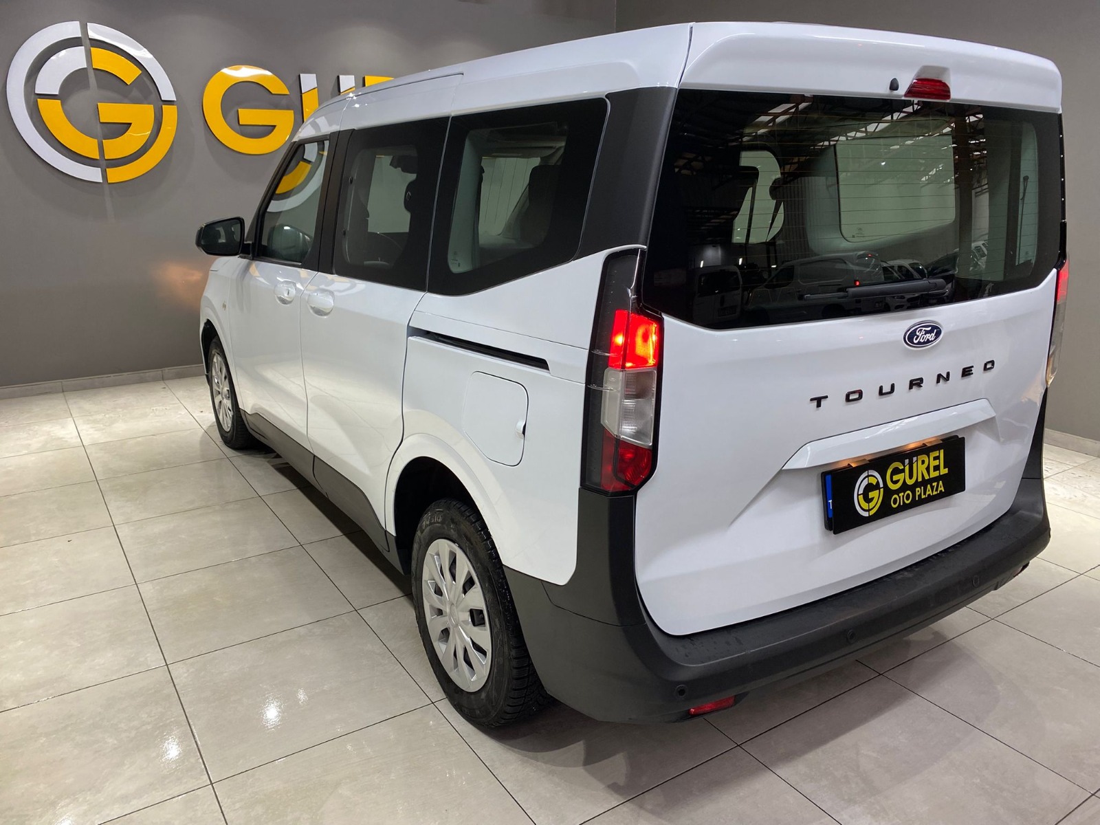 2024 Dizel Manuel Ford Tourneo Courier Beyaz Gürel Tasarım Aksesuar Otomotiv San. Tic. Ltd. Şti.