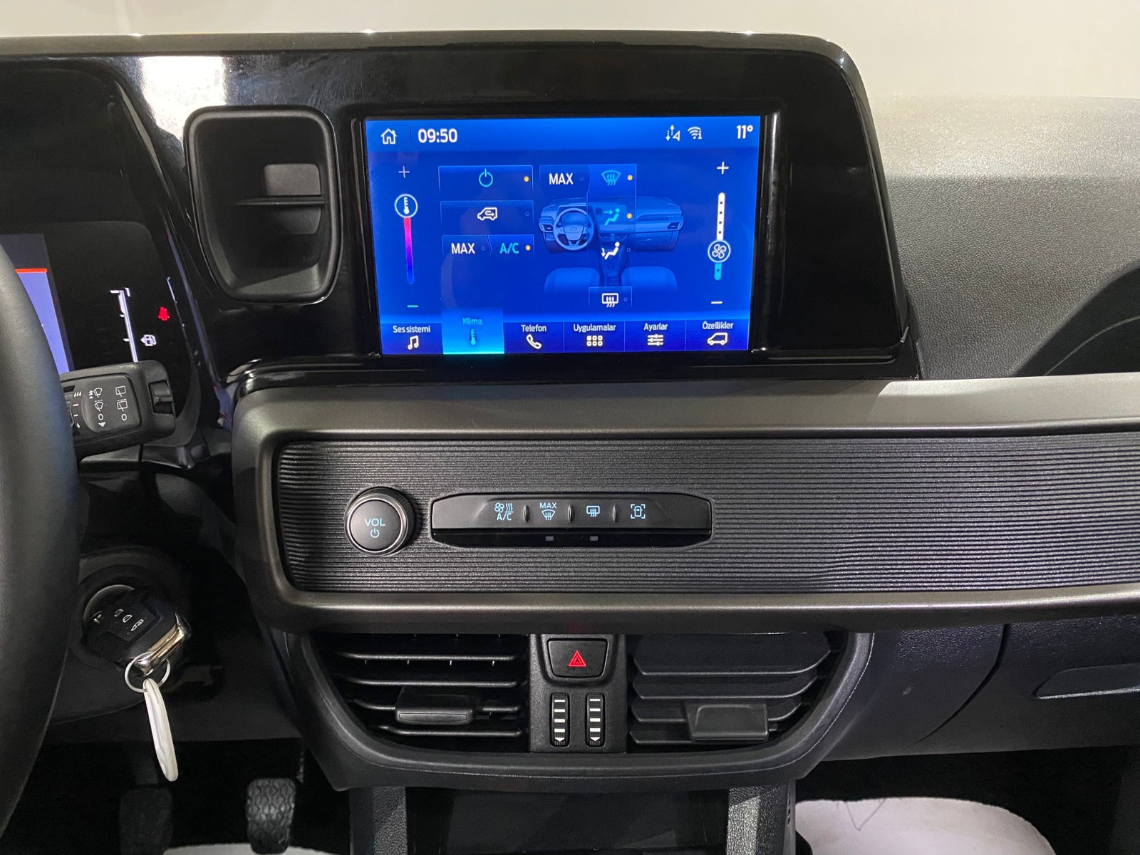 2024 Dizel Manuel Ford Tourneo Courier Beyaz Gürel Tasarım Aksesuar Otomotiv San. Tic. Ltd. Şti.