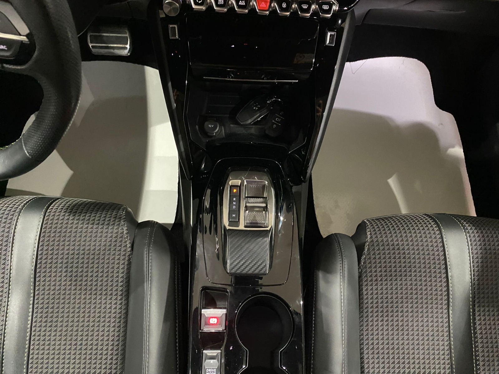2023 Benzin Otomatik Peugeot 2008 Siyah Gürel Tasarım Aksesuar Otomotiv San. Tic. Ltd. Şti.