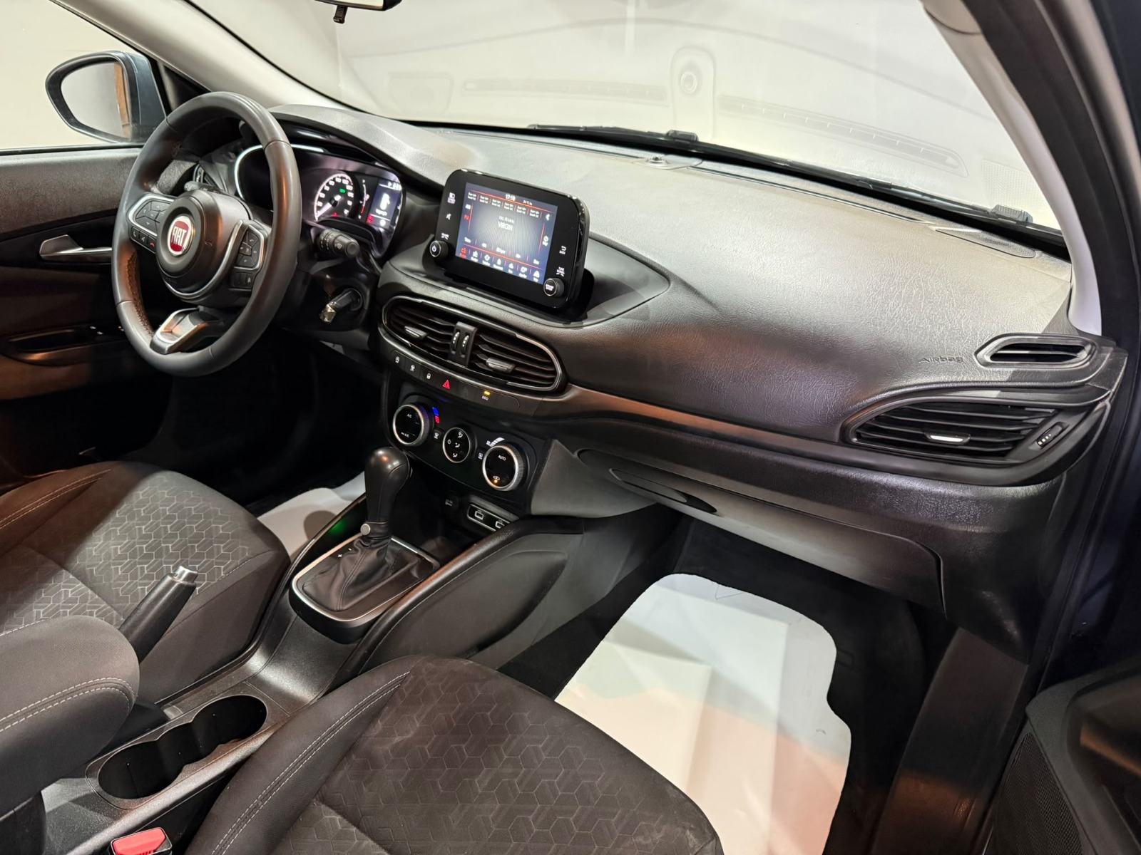 2025 Dizel Otomatik Fiat Egea Cross Mavi Gürel Tasarım Aksesuar Otomotiv San. Tic. Ltd. Şti.