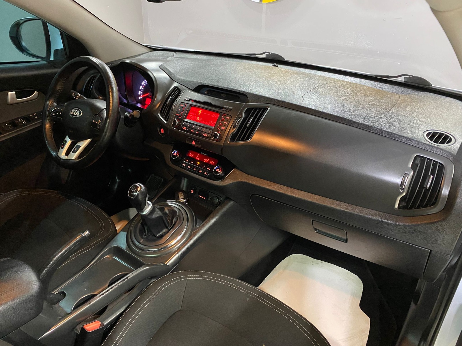 2013 Benzin Manuel Kia Sportage Beyaz Gürel Tasarım Aksesuar Otomotiv San. Tic. Ltd. Şti.