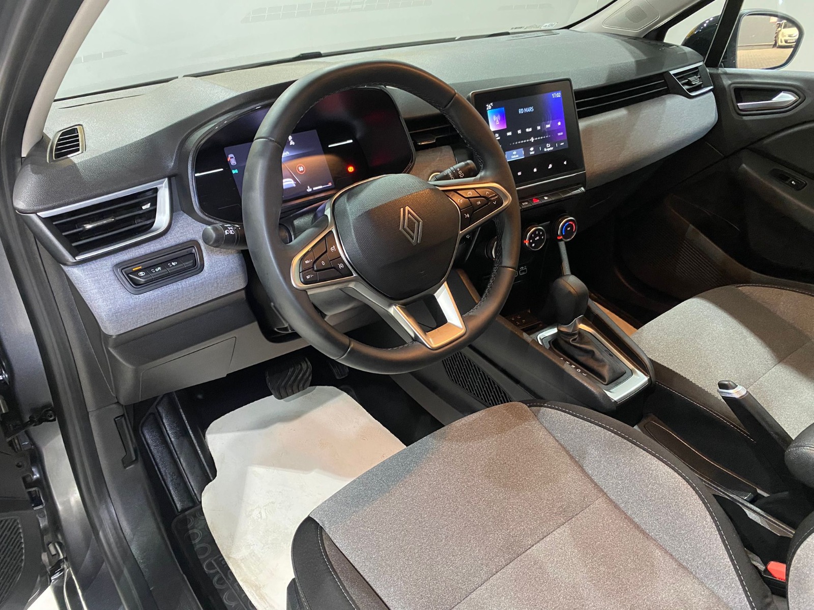 2024 Benzin Otomatik Renault Clio Gri Gürel Tasarım Aksesuar Otomotiv San. Tic. Ltd. Şti.