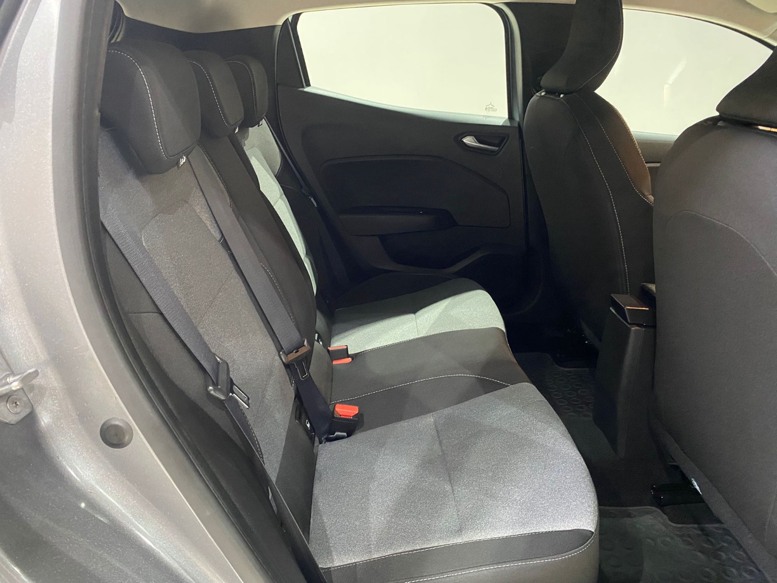 2024 Benzin Otomatik Renault Clio Gri Gürel Tasarım Aksesuar Otomotiv San. Tic. Ltd. Şti.