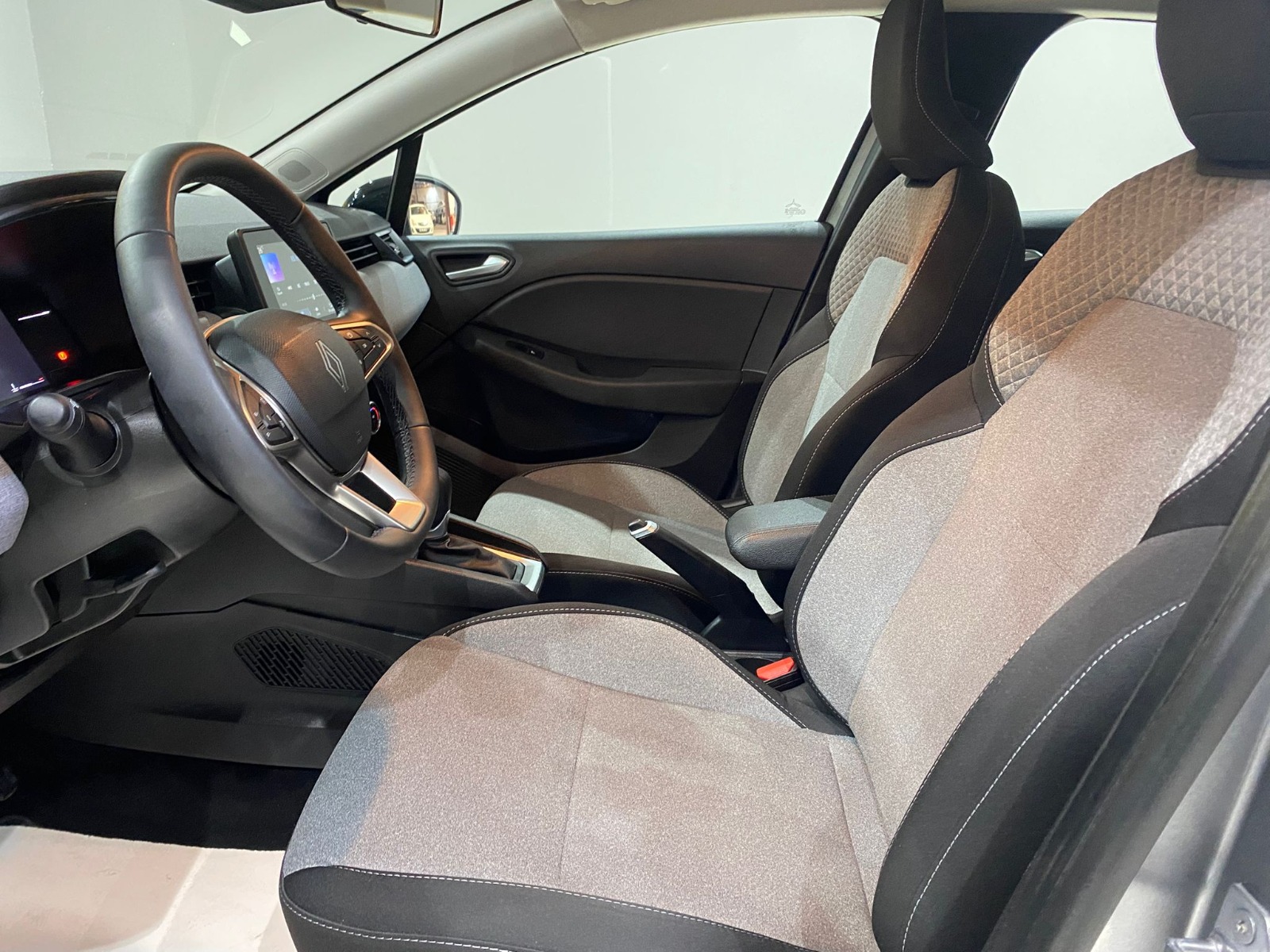 2024 Benzin Otomatik Renault Clio Gri Gürel Tasarım Aksesuar Otomotiv San. Tic. Ltd. Şti.