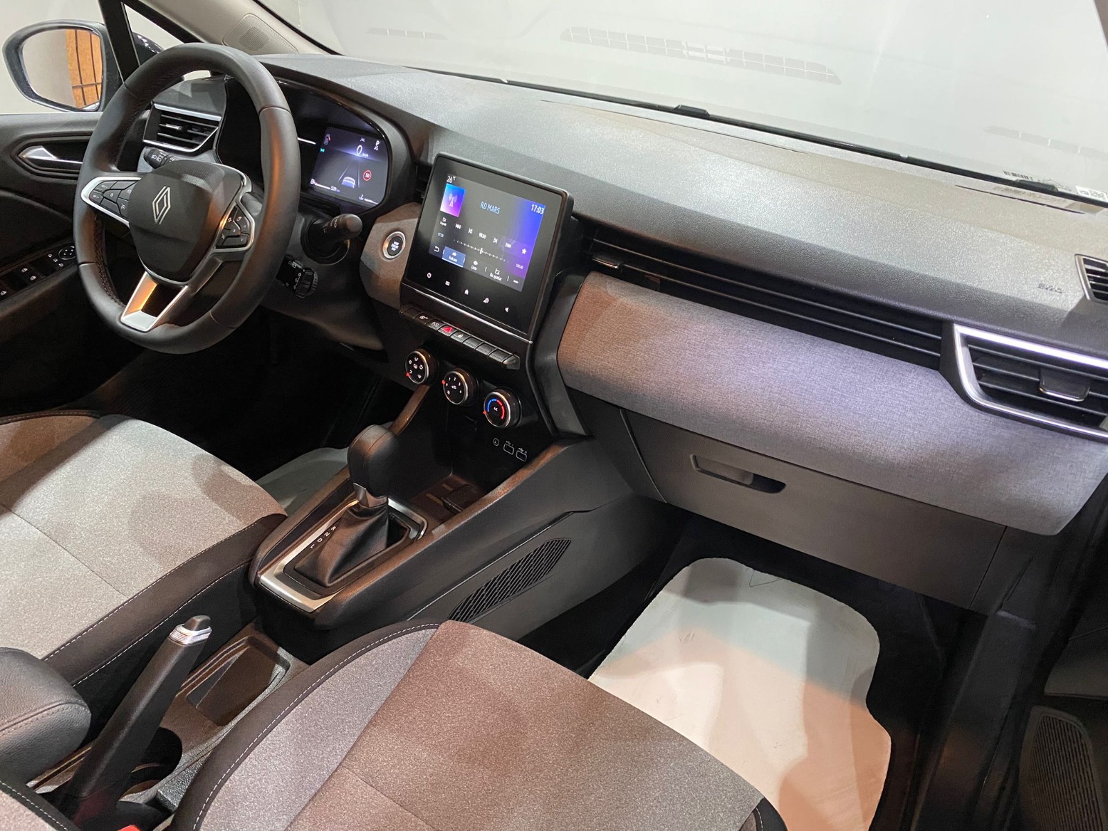 2024 Benzin Otomatik Renault Clio Gri Gürel Tasarım Aksesuar Otomotiv San. Tic. Ltd. Şti.
