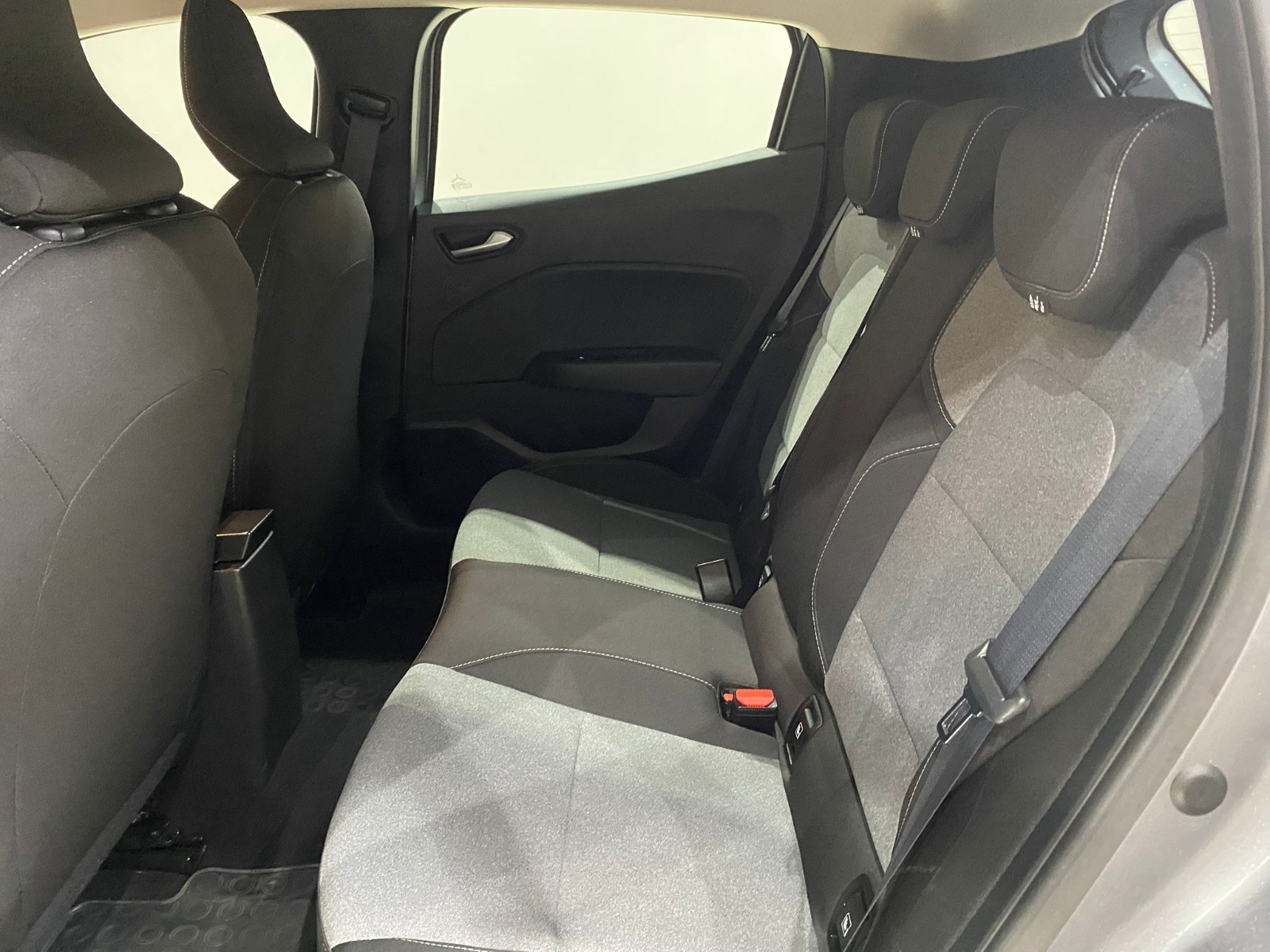 2024 Benzin Otomatik Renault Clio Gri Gürel Tasarım Aksesuar Otomotiv San. Tic. Ltd. Şti.