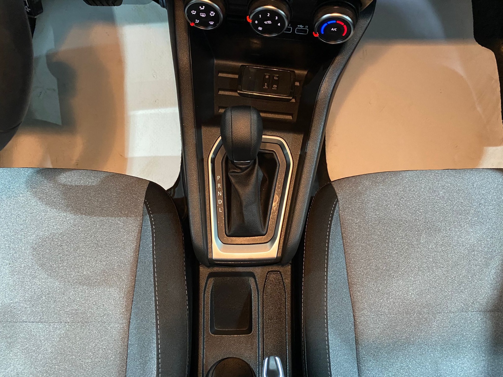 2024 Benzin Otomatik Renault Clio Gri Gürel Tasarım Aksesuar Otomotiv San. Tic. Ltd. Şti.