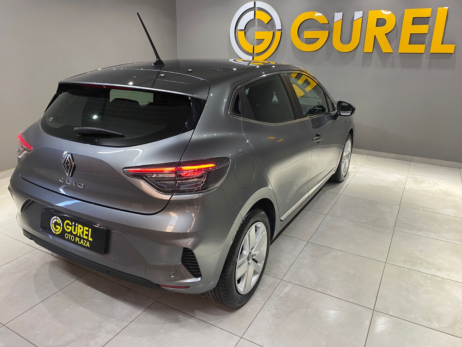 2024 Benzin Otomatik Renault Clio Gri Gürel Tasarım Aksesuar Otomotiv San. Tic. Ltd. Şti.