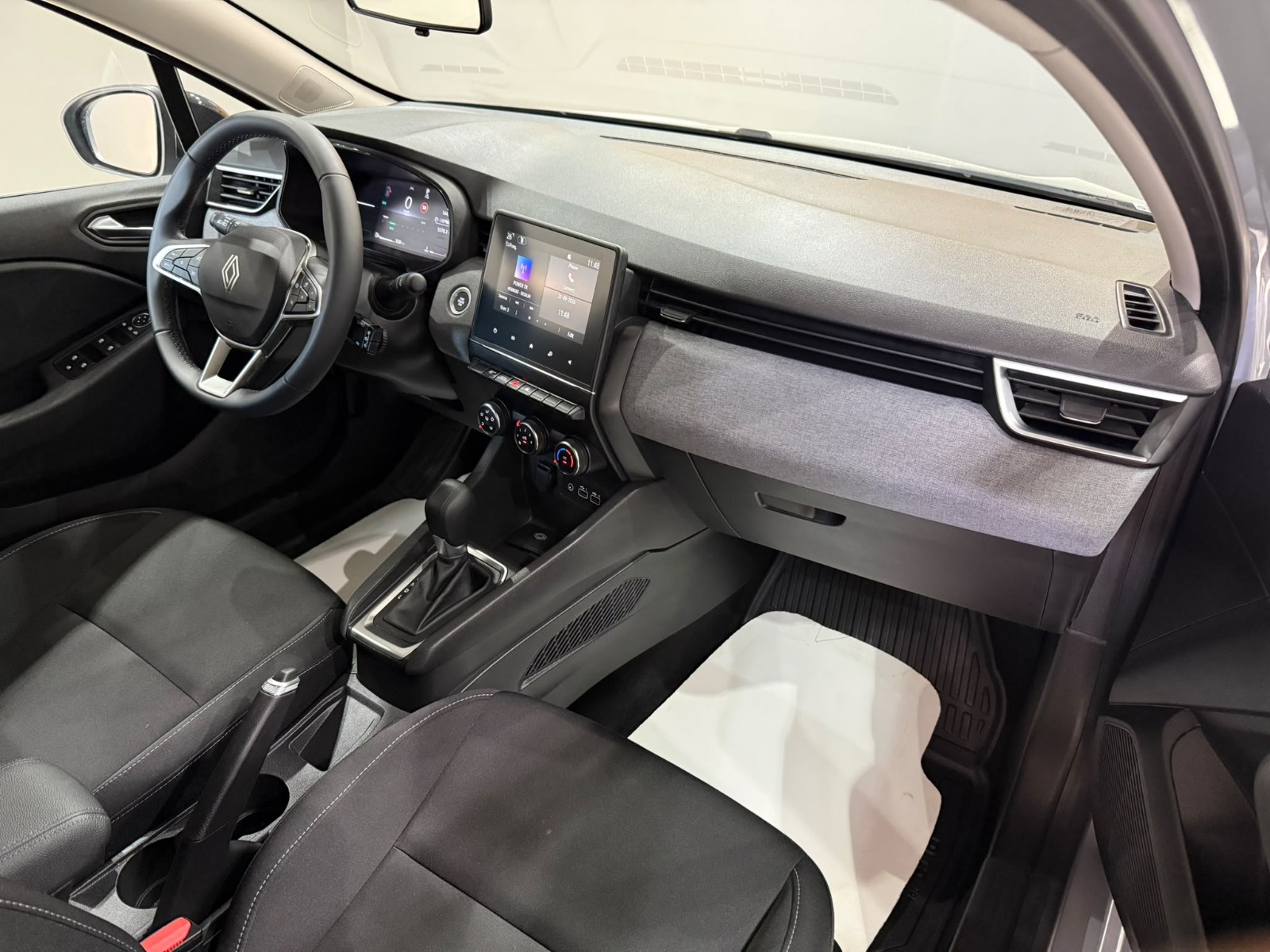 2026 Benzin Otomatik Renault Clio Gri Gürel Tasarım Aksesuar Otomotiv San. Tic. Ltd. Şti.