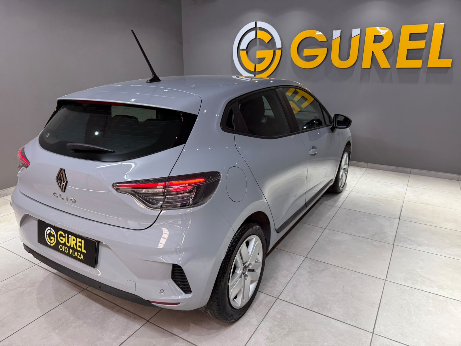 2026 Benzin Otomatik Renault Clio Gri Gürel Tasarım Aksesuar Otomotiv San. Tic. Ltd. Şti.