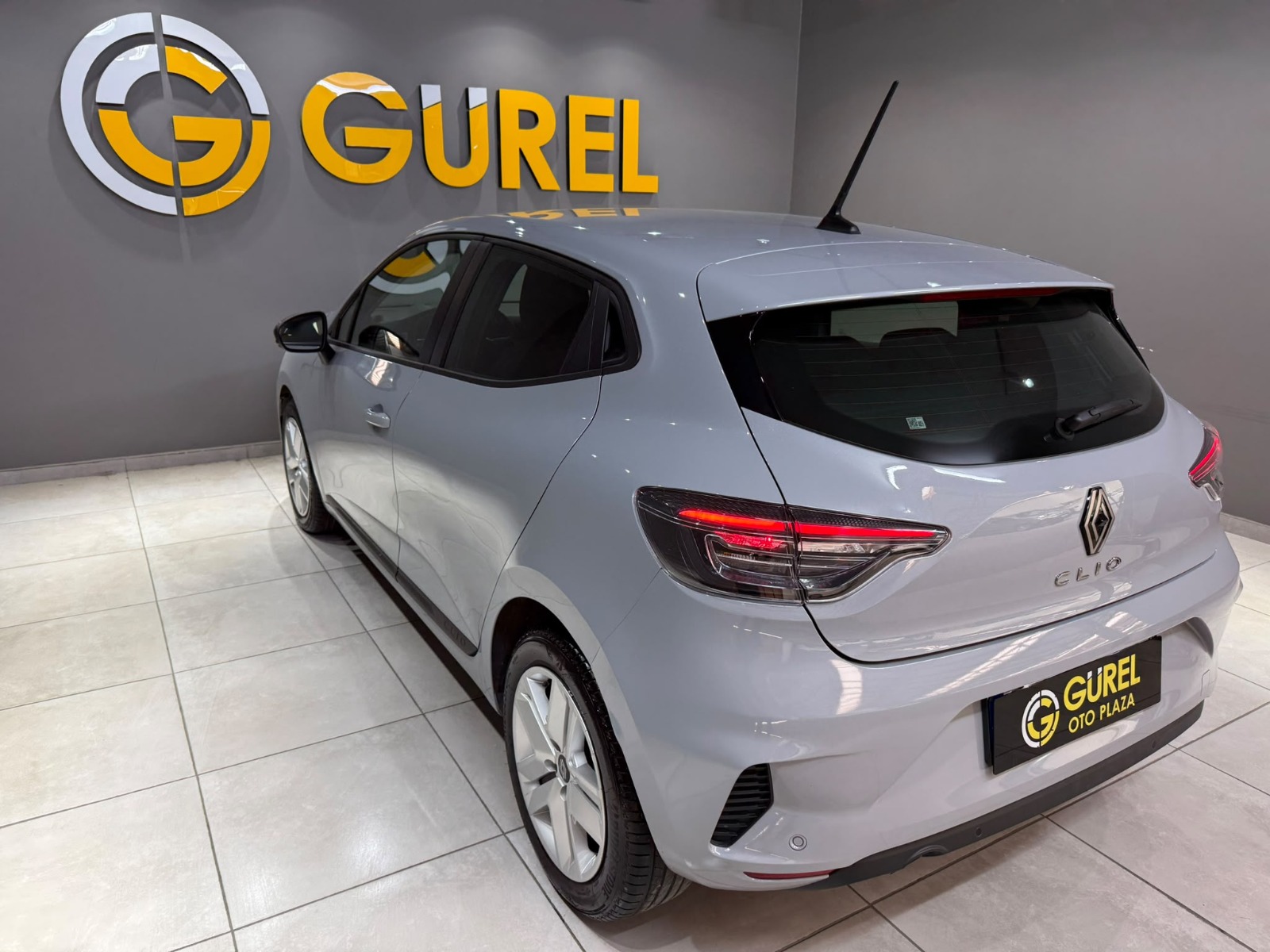 2026 Benzin Otomatik Renault Clio Gri Gürel Tasarım Aksesuar Otomotiv San. Tic. Ltd. Şti.
