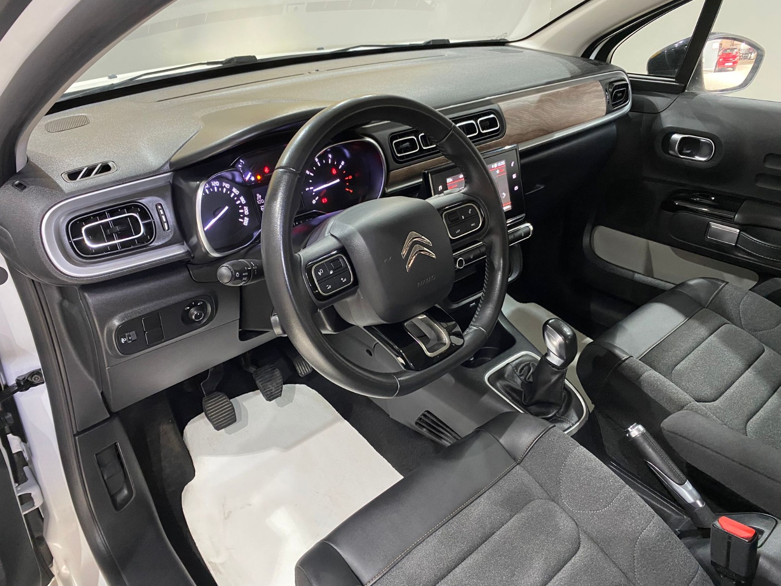 2024 Benzin Manuel Citroen C3 Beyaz Gürel Tasarım Aksesuar Otomotiv San. Tic. Ltd. Şti.