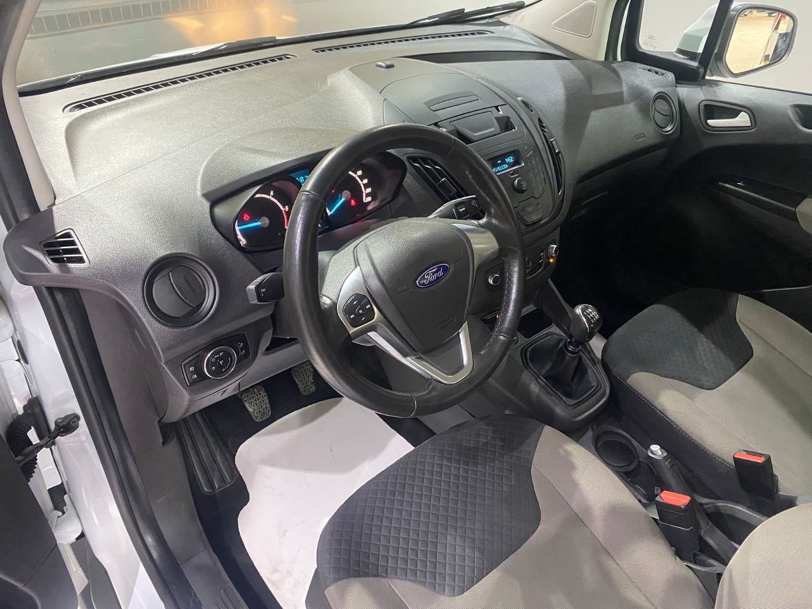 2022 Dizel Manuel Ford Tourneo Courier Beyaz Gürel Tasarım Aksesuar Otomotiv San. Tic. Ltd. Şti.