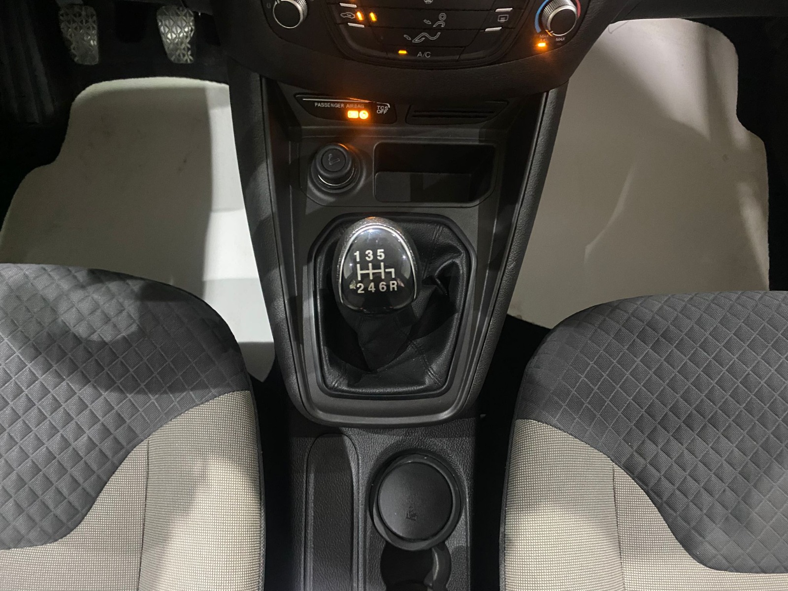 2022 Dizel Manuel Ford Tourneo Courier Beyaz Gürel Tasarım Aksesuar Otomotiv San. Tic. Ltd. Şti.