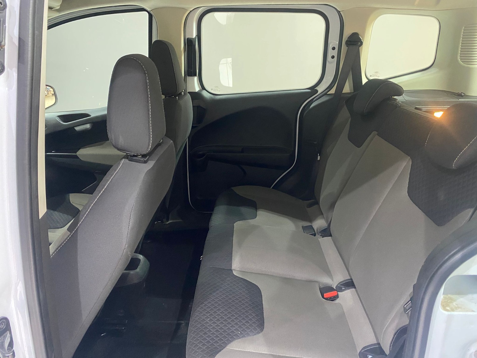 2022 Dizel Manuel Ford Tourneo Courier Beyaz Gürel Tasarım Aksesuar Otomotiv San. Tic. Ltd. Şti.