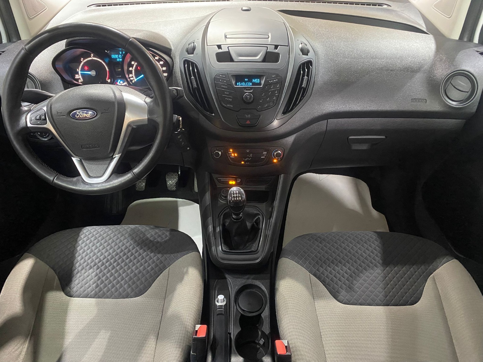 2022 Dizel Manuel Ford Tourneo Courier Beyaz Gürel Tasarım Aksesuar Otomotiv San. Tic. Ltd. Şti.