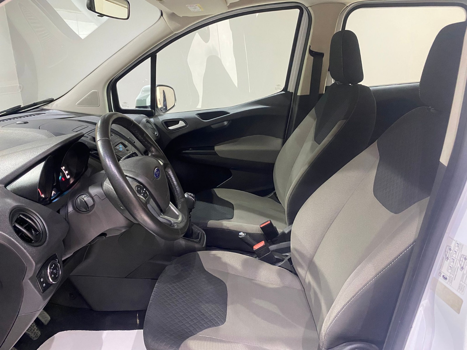 2022 Dizel Manuel Ford Tourneo Courier Beyaz Gürel Tasarım Aksesuar Otomotiv San. Tic. Ltd. Şti.