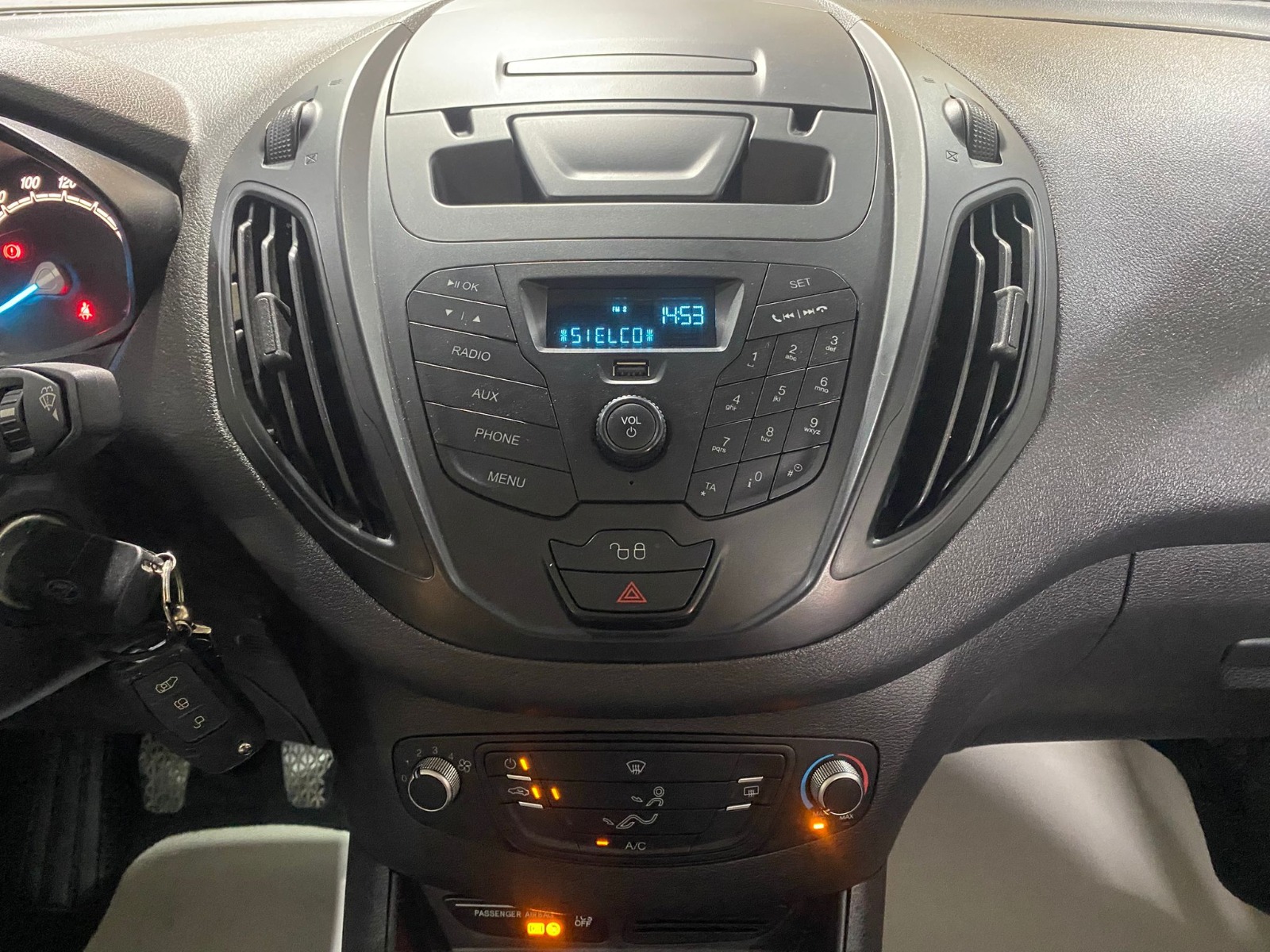 2022 Dizel Manuel Ford Tourneo Courier Beyaz Gürel Tasarım Aksesuar Otomotiv San. Tic. Ltd. Şti.