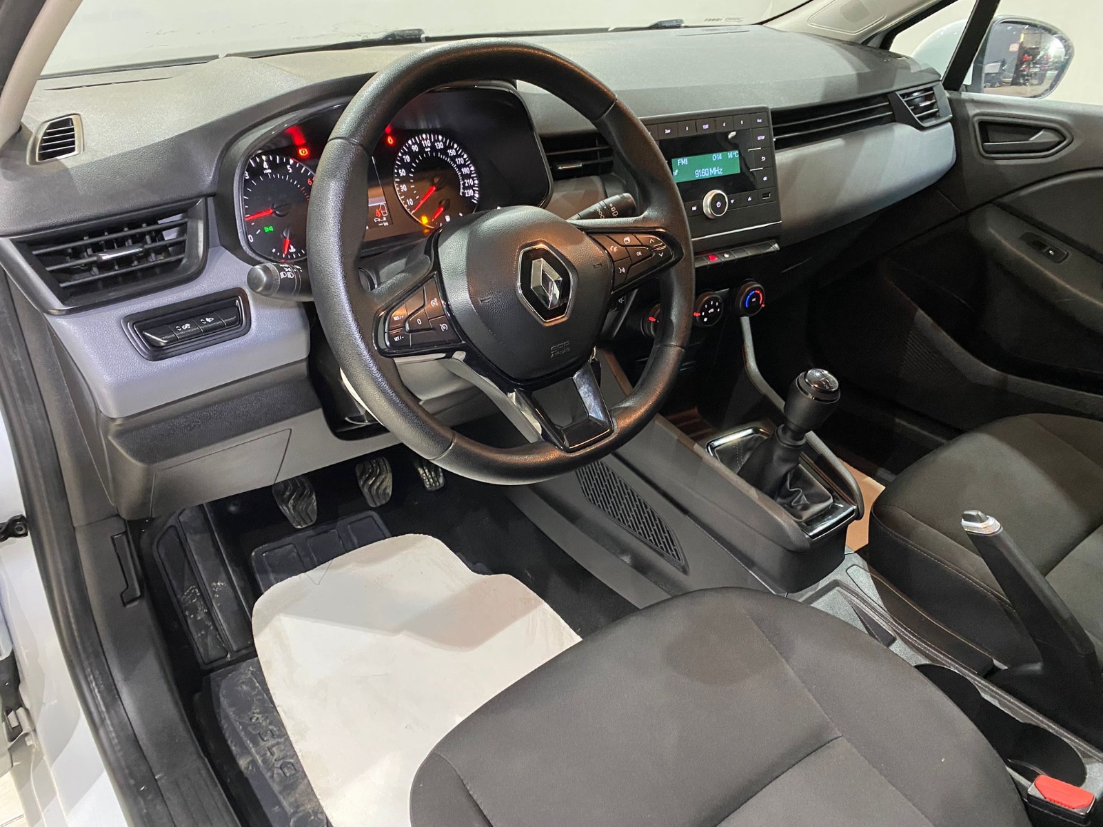 2022 Benzin Manuel Renault Clio Beyaz Gürel Tasarım Aksesuar Otomotiv San. Tic. Ltd. Şti.