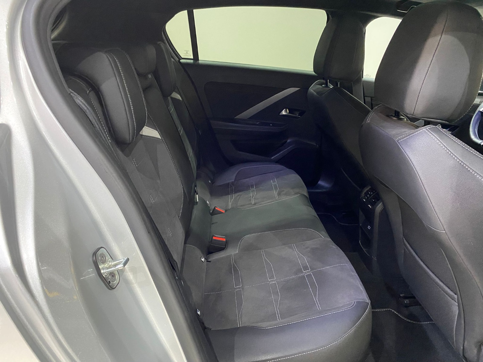 2024 Elektrik Otomatik Opel Astra-e Gümüş Gri Gürel Tasarım Aksesuar Otomotiv San. Tic. Ltd. Şti.