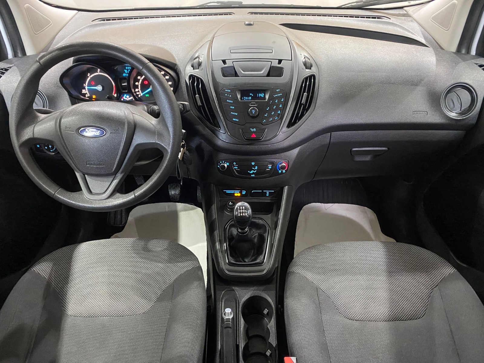 2022 Dizel Manuel Ford Tourneo Courier Journey Beyaz Gürel Tasarım Aksesuar Otomotiv San. Tic. Ltd. Şti.