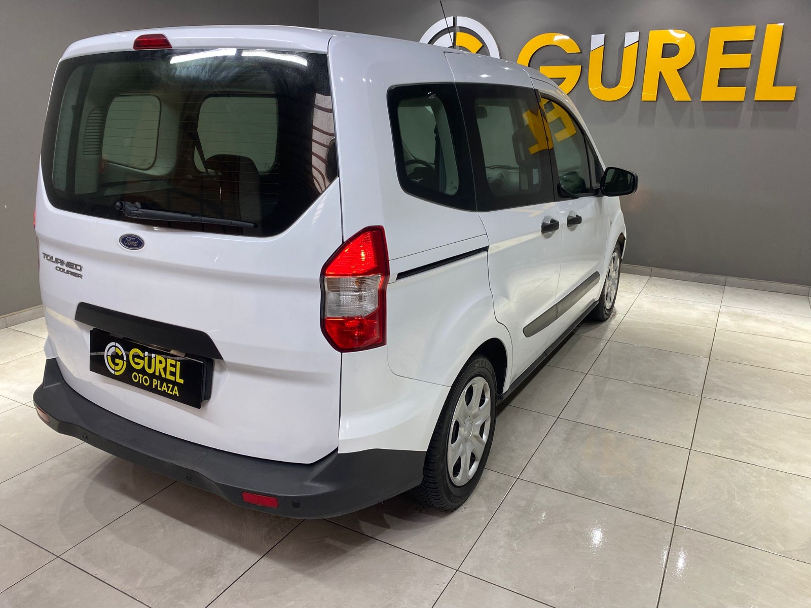 2022 Dizel Manuel Ford Tourneo Courier Journey Beyaz Gürel Tasarım Aksesuar Otomotiv San. Tic. Ltd. Şti.