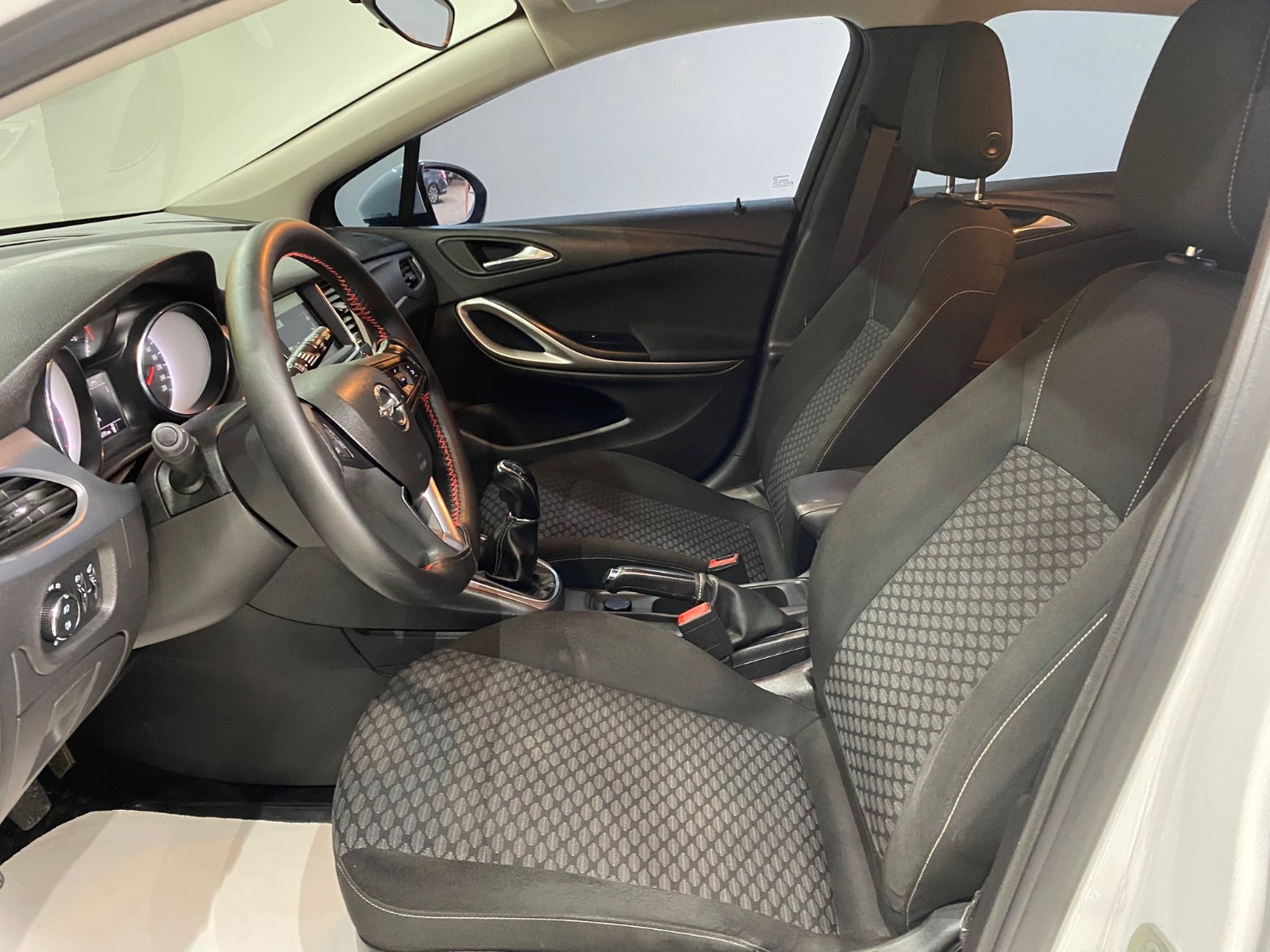 TaksitliOto.Net | 2.El Opel Astra Hatchback 1.4 Enjoy | Manuel & Benzin | Beyaz | İzmir.2el 2017 Benzin Manuel Opel Astra Beyaz Gürel Tasarım Aksesuar Otomotiv San. Tic. Ltd. Şti.