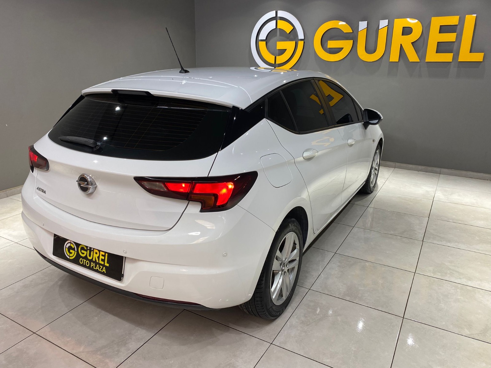 TaksitliOto.Net | 2.El Opel Astra Hatchback 1.4 Enjoy | Manuel & Benzin | Beyaz | İzmir.2el 2017 Benzin Manuel Opel Astra Beyaz Gürel Tasarım Aksesuar Otomotiv San. Tic. Ltd. Şti.