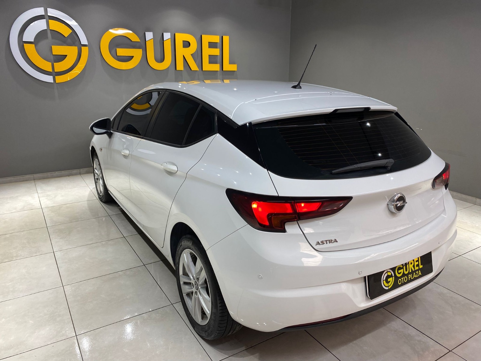 TaksitliOto.Net | 2.El Opel Astra Hatchback 1.4 Enjoy | Manuel & Benzin | Beyaz | İzmir.2el 2017 Benzin Manuel Opel Astra Beyaz Gürel Tasarım Aksesuar Otomotiv San. Tic. Ltd. Şti.