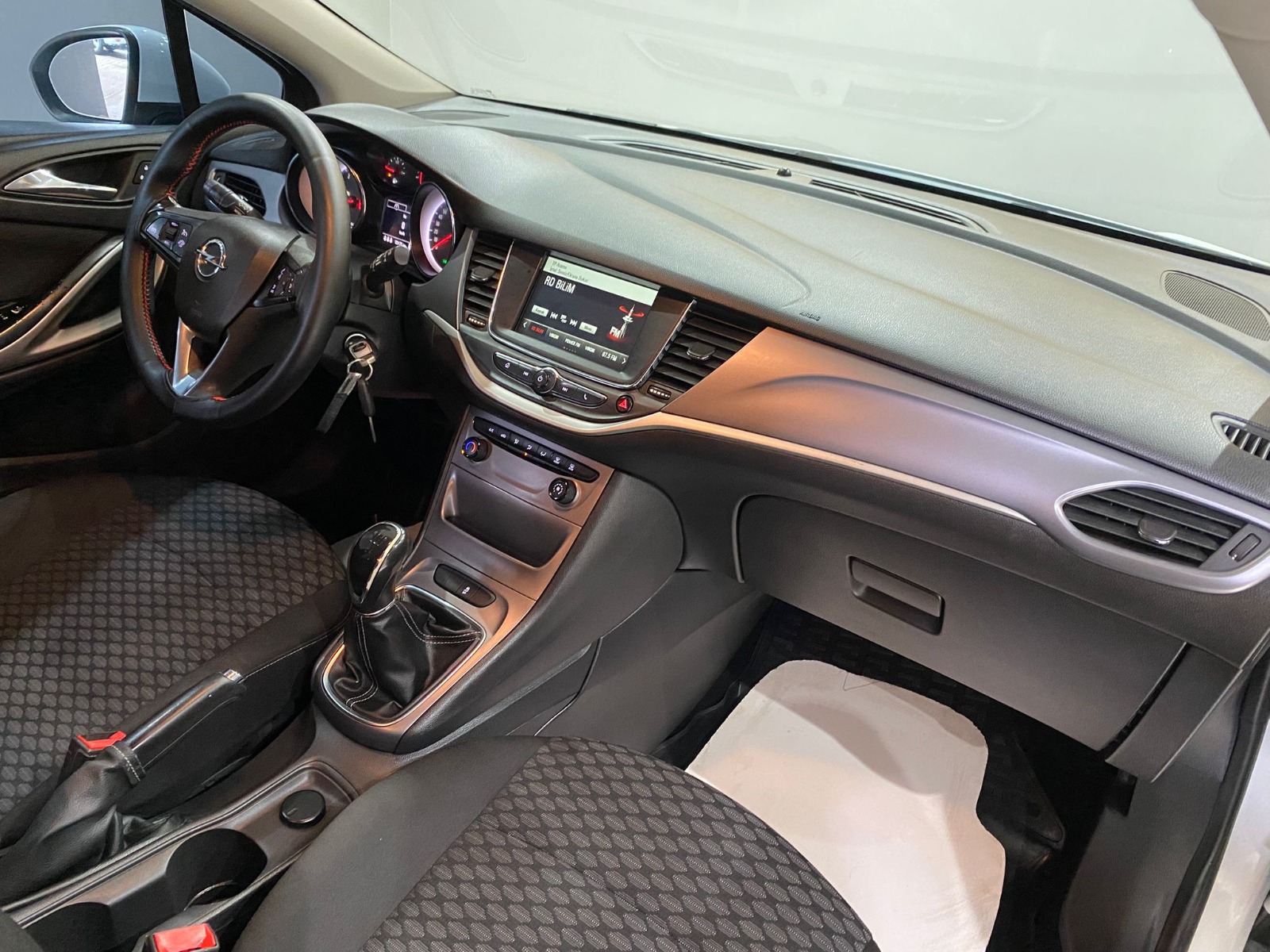 TaksitliOto.Net | 2.El Opel Astra Hatchback 1.4 Enjoy | Manuel & Benzin | Beyaz | İzmir.2el 2017 Benzin Manuel Opel Astra Beyaz Gürel Tasarım Aksesuar Otomotiv San. Tic. Ltd. Şti.