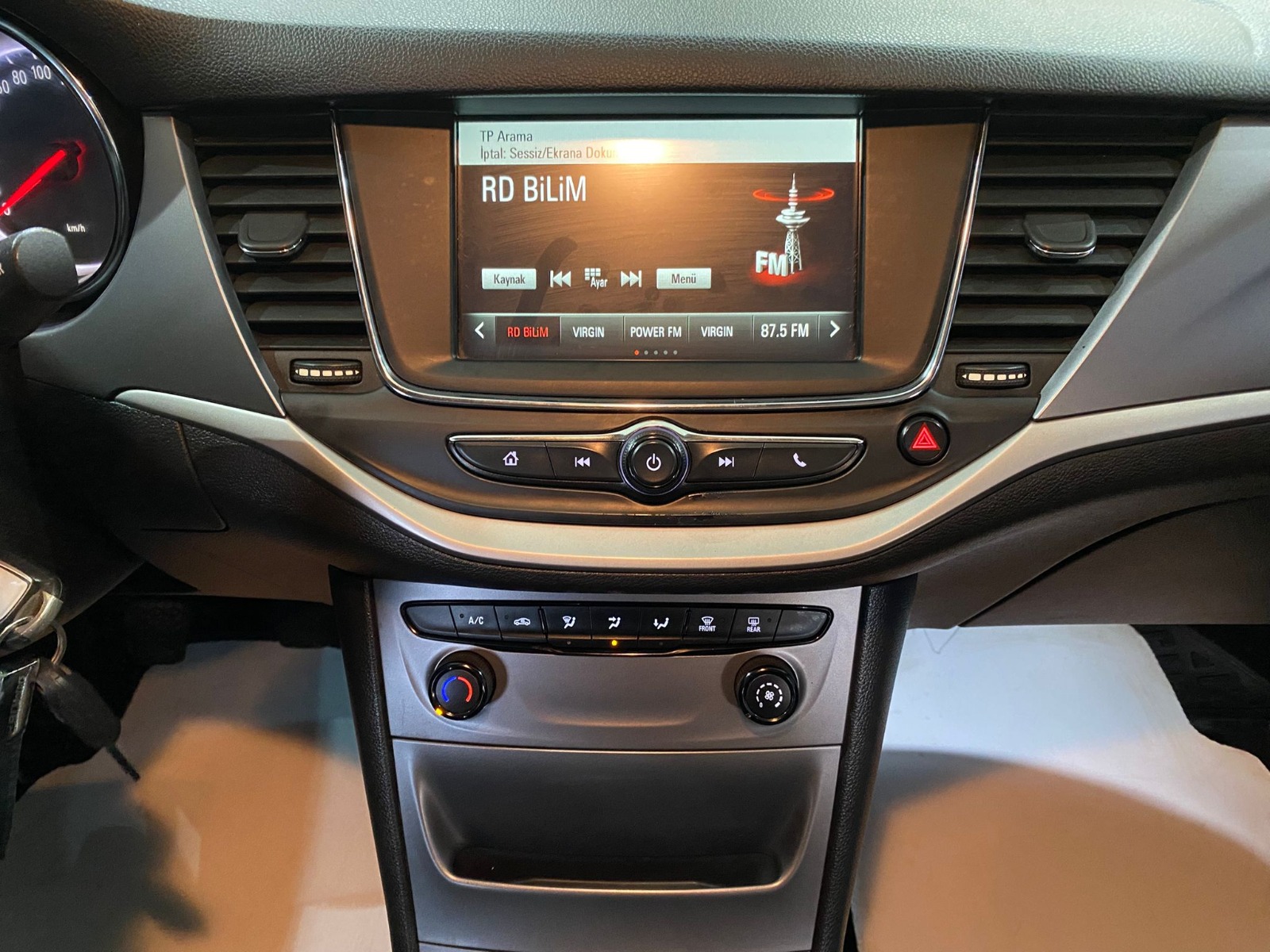 TaksitliOto.Net | 2.El Opel Astra Hatchback 1.4 Enjoy | Manuel & Benzin | Beyaz | İzmir.2el 2017 Benzin Manuel Opel Astra Beyaz Gürel Tasarım Aksesuar Otomotiv San. Tic. Ltd. Şti.