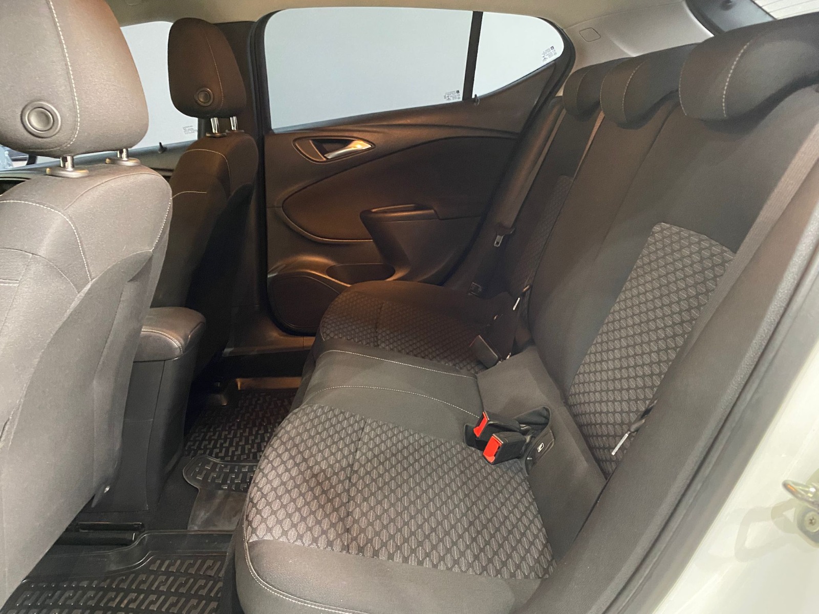 TaksitliOto.Net | 2.El Opel Astra Hatchback 1.4 Enjoy | Manuel & Benzin | Beyaz | İzmir.2el 2017 Benzin Manuel Opel Astra Beyaz Gürel Tasarım Aksesuar Otomotiv San. Tic. Ltd. Şti.