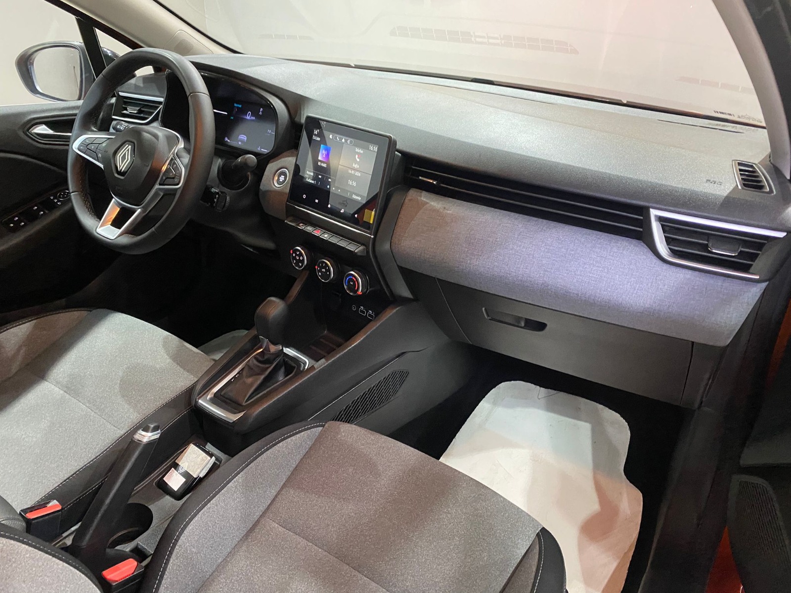 2023 Benzin Otomatik Renault Clio Turuncu Gürel Tasarım Aksesuar Otomotiv San. Tic. Ltd. Şti.