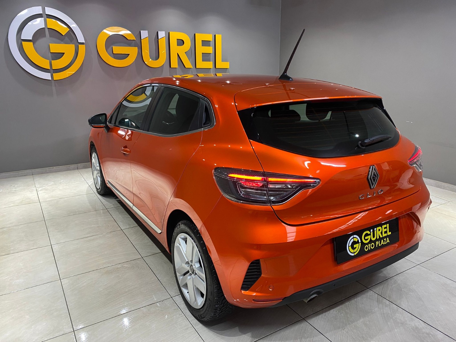 2023 Benzin Otomatik Renault Clio Turuncu Gürel Tasarım Aksesuar Otomotiv San. Tic. Ltd. Şti.