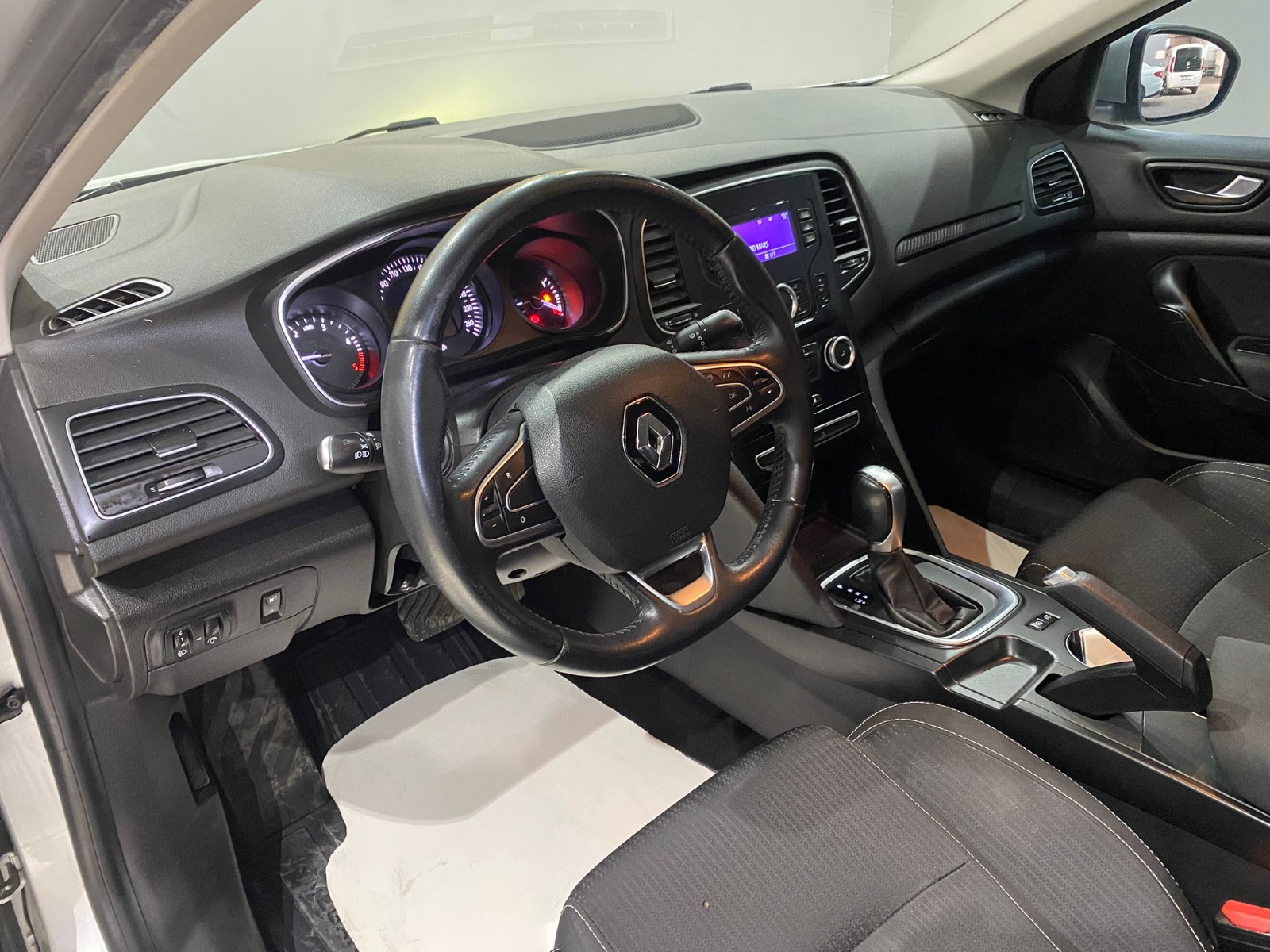 2019 Dizel Otomatik Renault Megane Gümüş Gri Gürel Tasarım Aksesuar Otomotiv San. Tic. Ltd. Şti.
