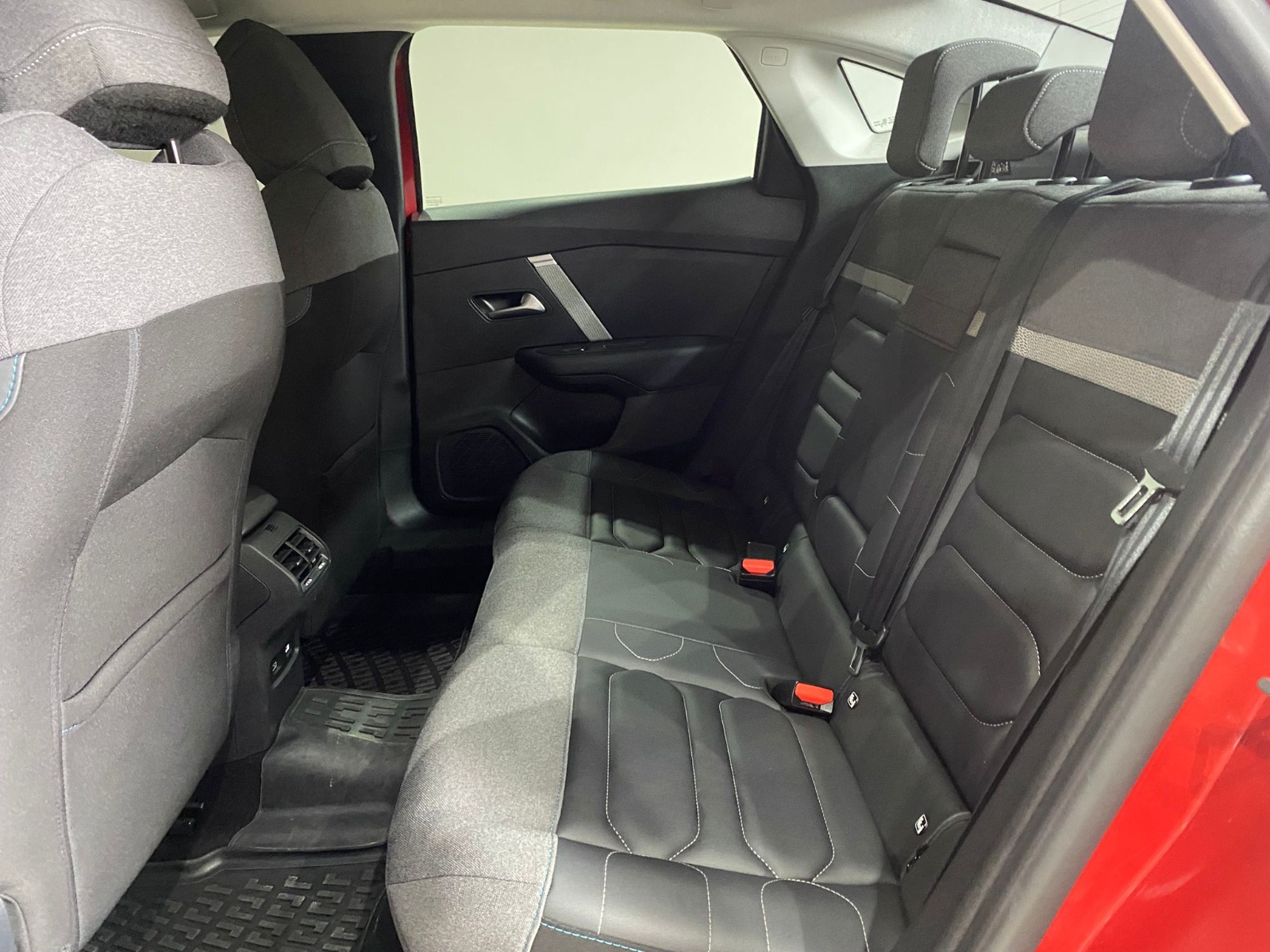 2023 Benzin Otomatik Citroen C4 X Kırmızı Gürel Tasarım Aksesuar Otomotiv San. Tic. Ltd. Şti.