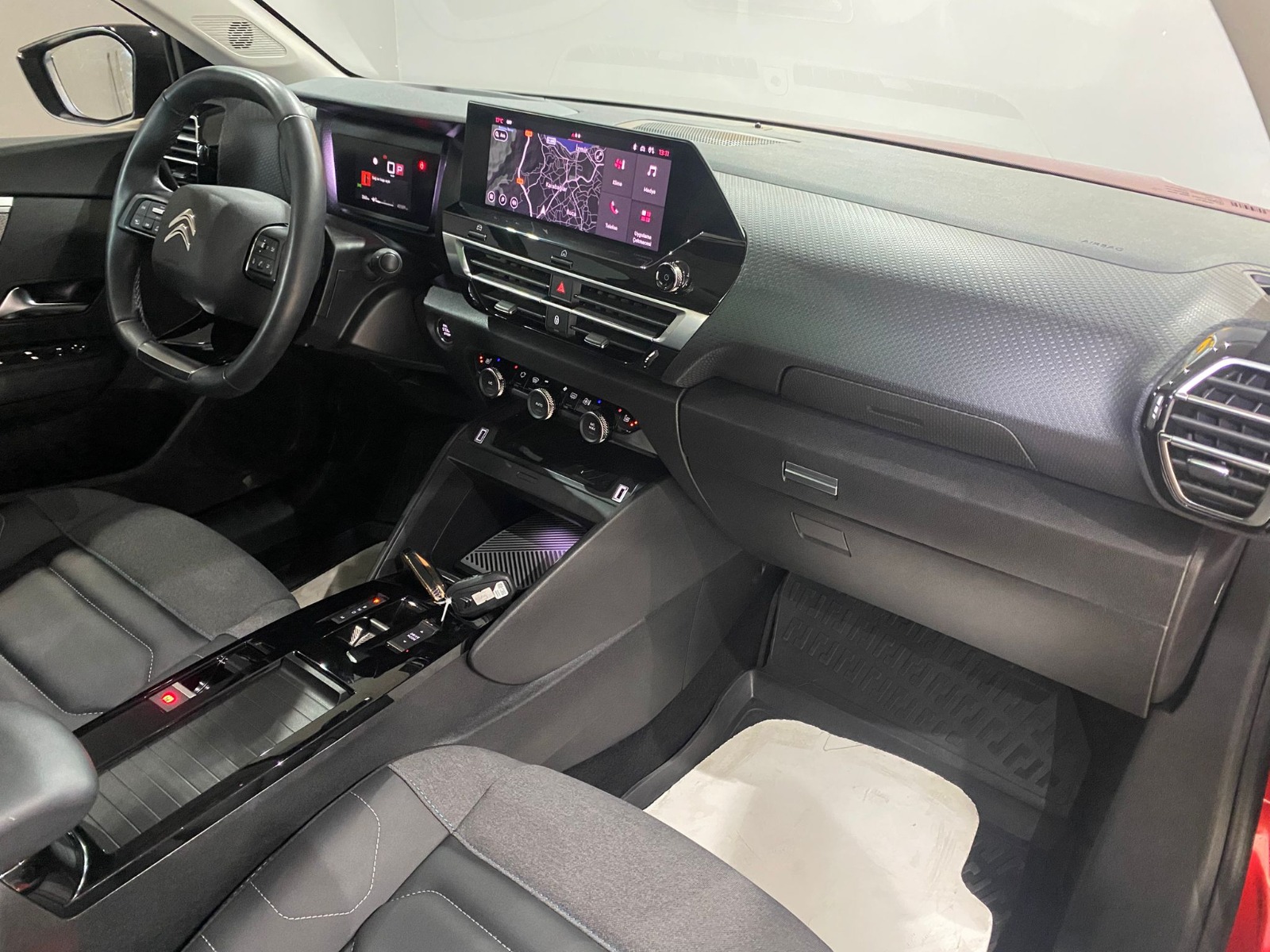 2023 Benzin Otomatik Citroen C4 X Kırmızı Gürel Tasarım Aksesuar Otomotiv San. Tic. Ltd. Şti.