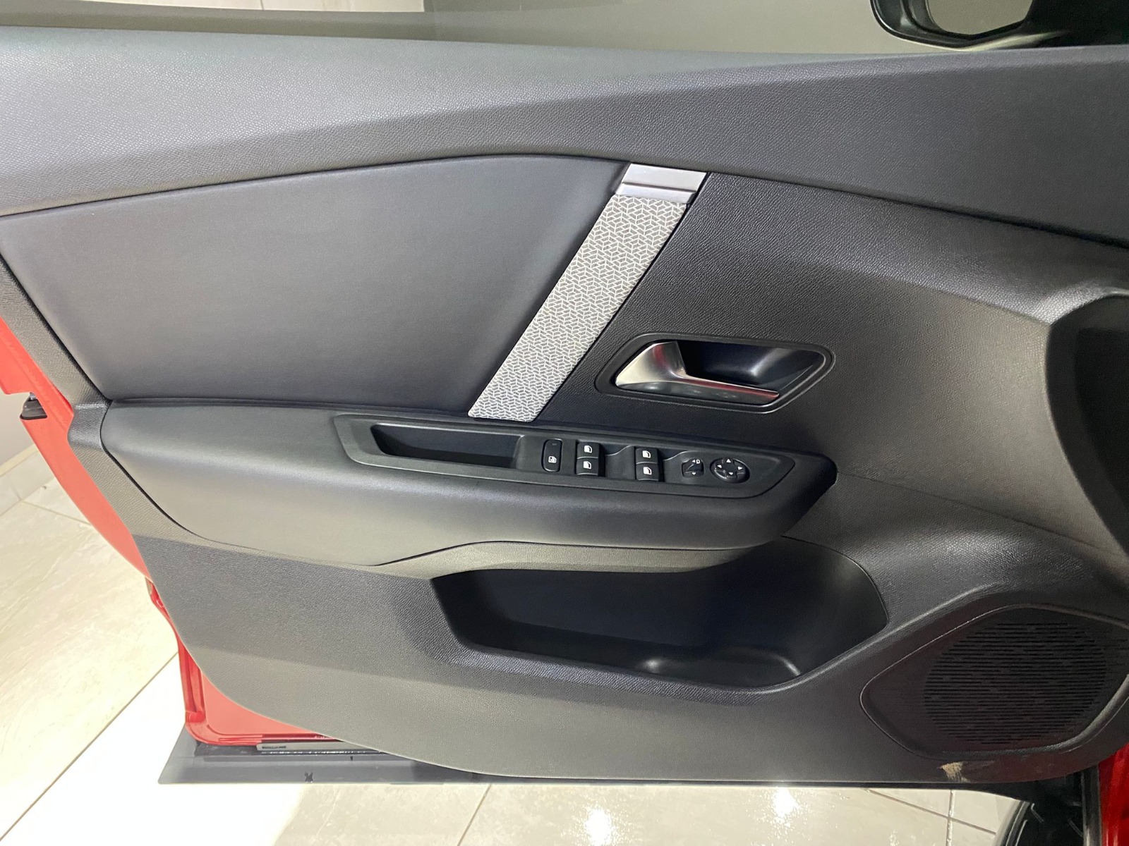 2023 Benzin Otomatik Citroen C4 X Kırmızı Gürel Tasarım Aksesuar Otomotiv San. Tic. Ltd. Şti.