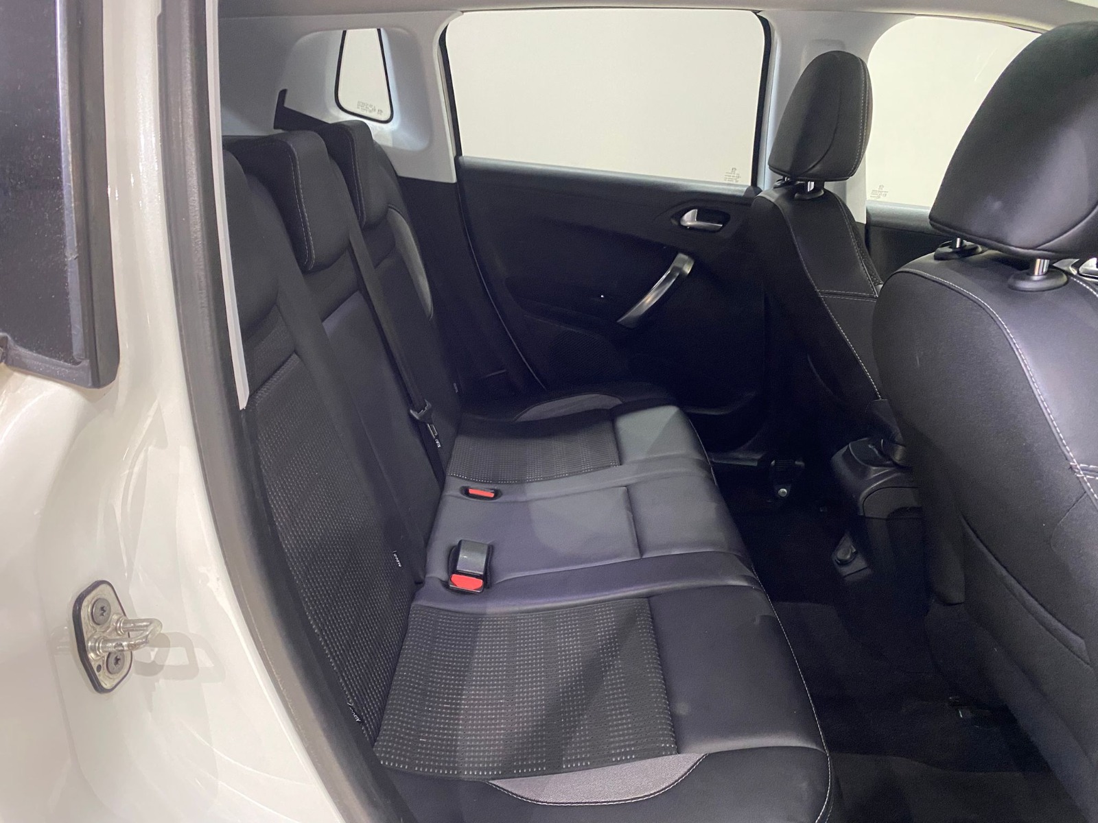 2017 Dizel Otomatik Peugeot 2008 Beyaz Gürel Tasarım Aksesuar Otomotiv San. Tic. Ltd. Şti.