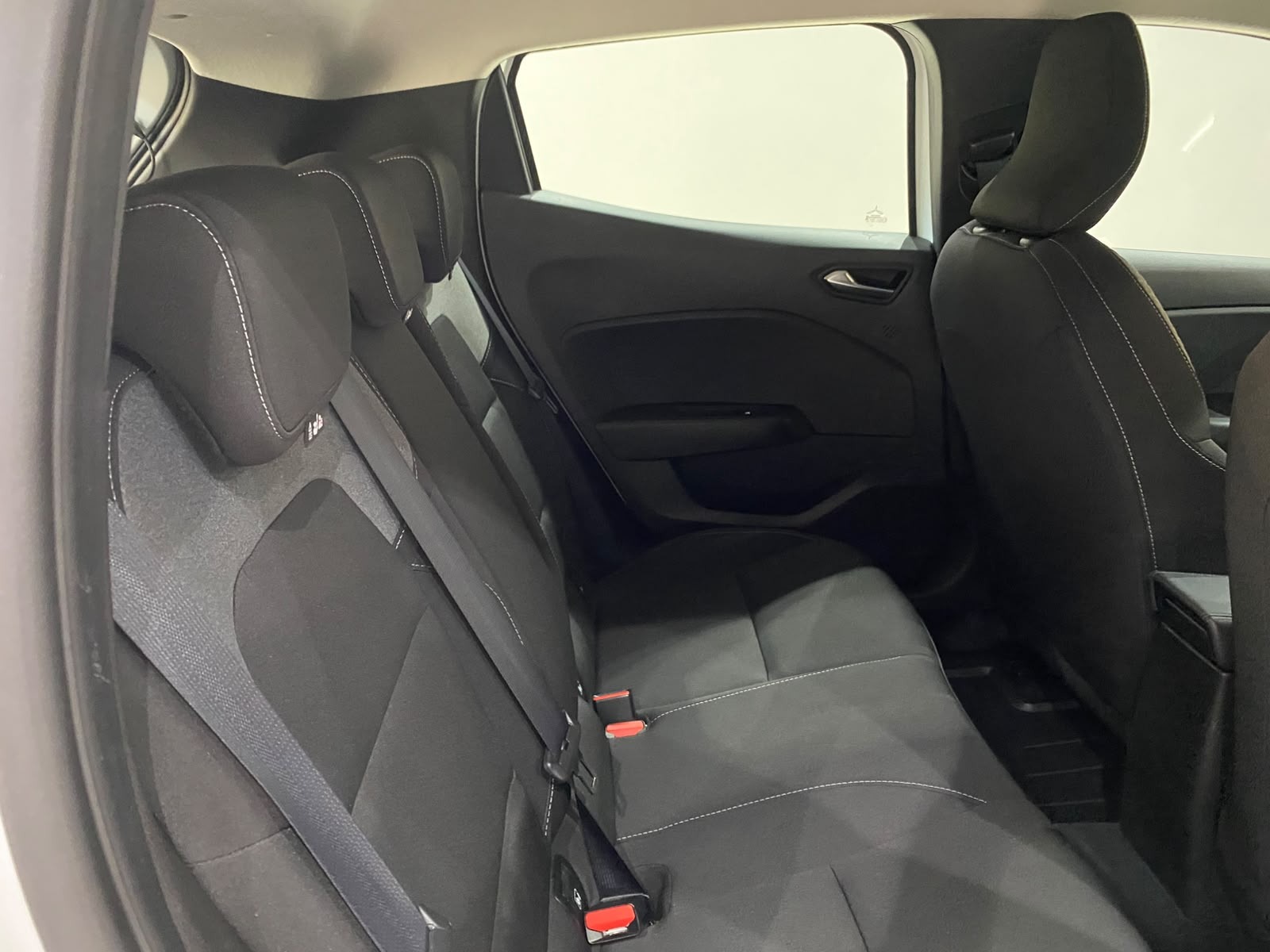 2026 Benzin Otomatik Renault Clio Beyaz Gürel Tasarım Aksesuar Otomotiv San. Tic. Ltd. Şti.