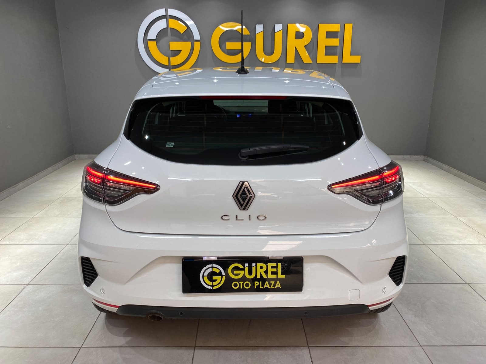 2026 Benzin Otomatik Renault Clio Beyaz Gürel Tasarım Aksesuar Otomotiv San. Tic. Ltd. Şti.
