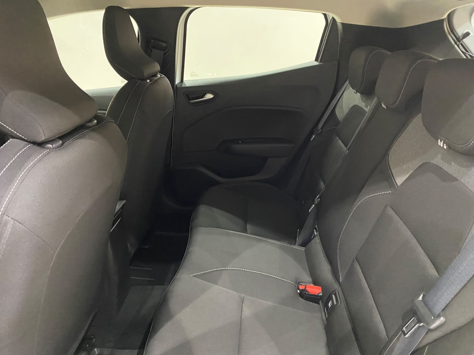 2026 Benzin Otomatik Renault Clio Beyaz Gürel Tasarım Aksesuar Otomotiv San. Tic. Ltd. Şti.