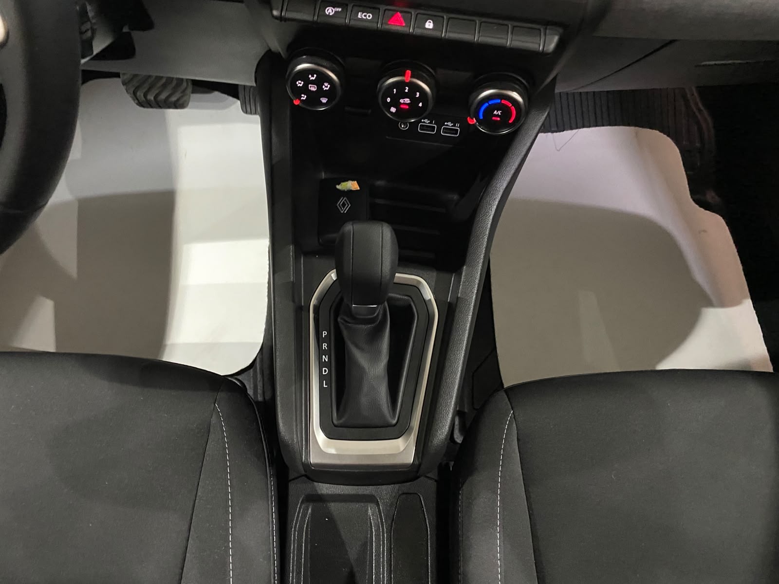 2026 Benzin Otomatik Renault Clio Beyaz Gürel Tasarım Aksesuar Otomotiv San. Tic. Ltd. Şti.