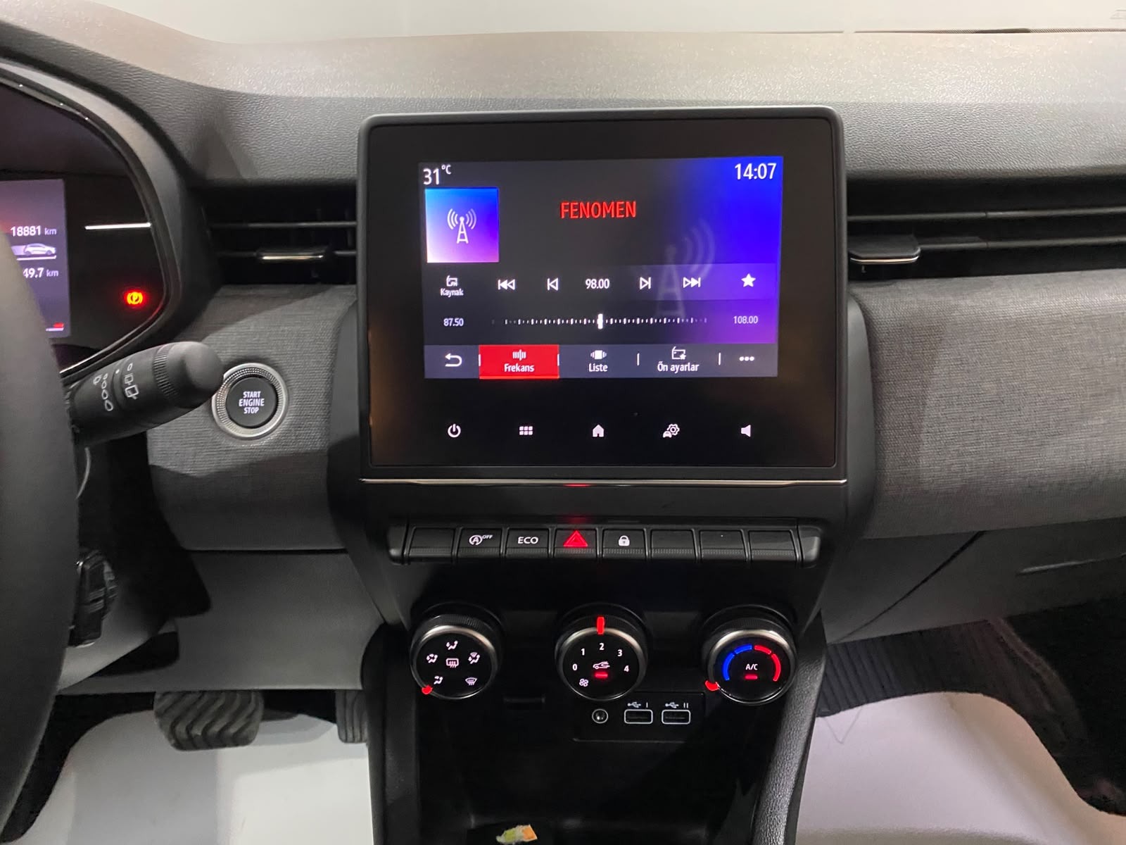 2026 Benzin Otomatik Renault Clio Beyaz Gürel Tasarım Aksesuar Otomotiv San. Tic. Ltd. Şti.