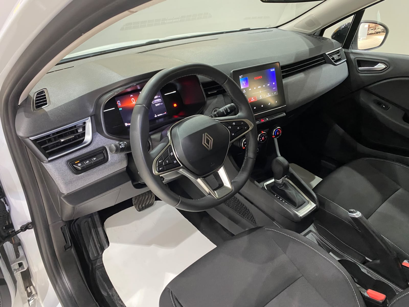 2026 Benzin Otomatik Renault Clio Beyaz Gürel Tasarım Aksesuar Otomotiv San. Tic. Ltd. Şti.