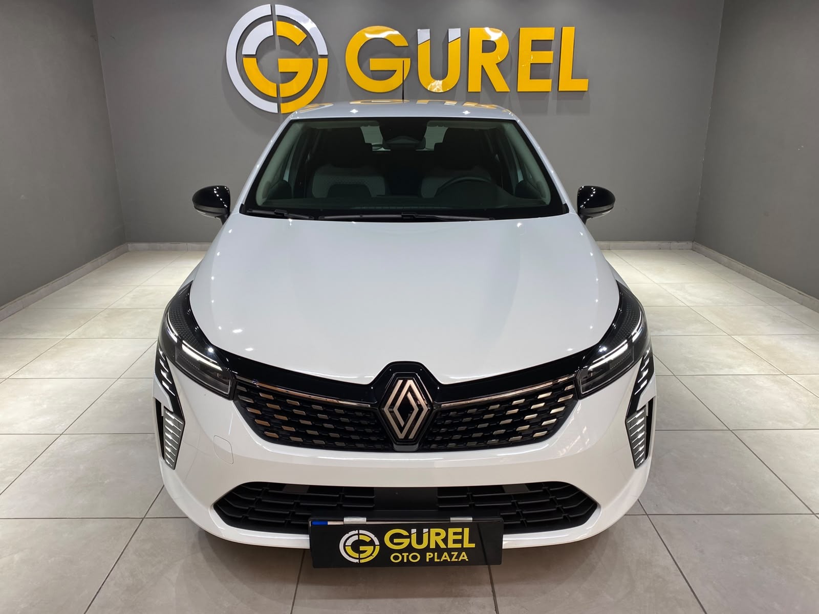 2026 Benzin Otomatik Renault Clio Beyaz Gürel Tasarım Aksesuar Otomotiv San. Tic. Ltd. Şti.