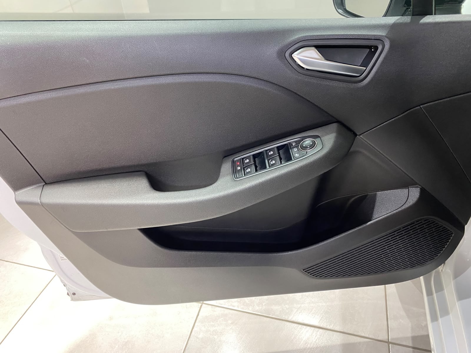 2026 Benzin Otomatik Renault Clio Beyaz Gürel Tasarım Aksesuar Otomotiv San. Tic. Ltd. Şti.