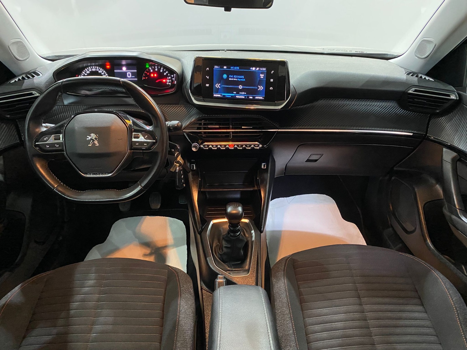 2020 Benzin Manuel Peugeot 2008 Gri Gürel Tasarım Aksesuar Otomotiv San. Tic. Ltd. Şti.