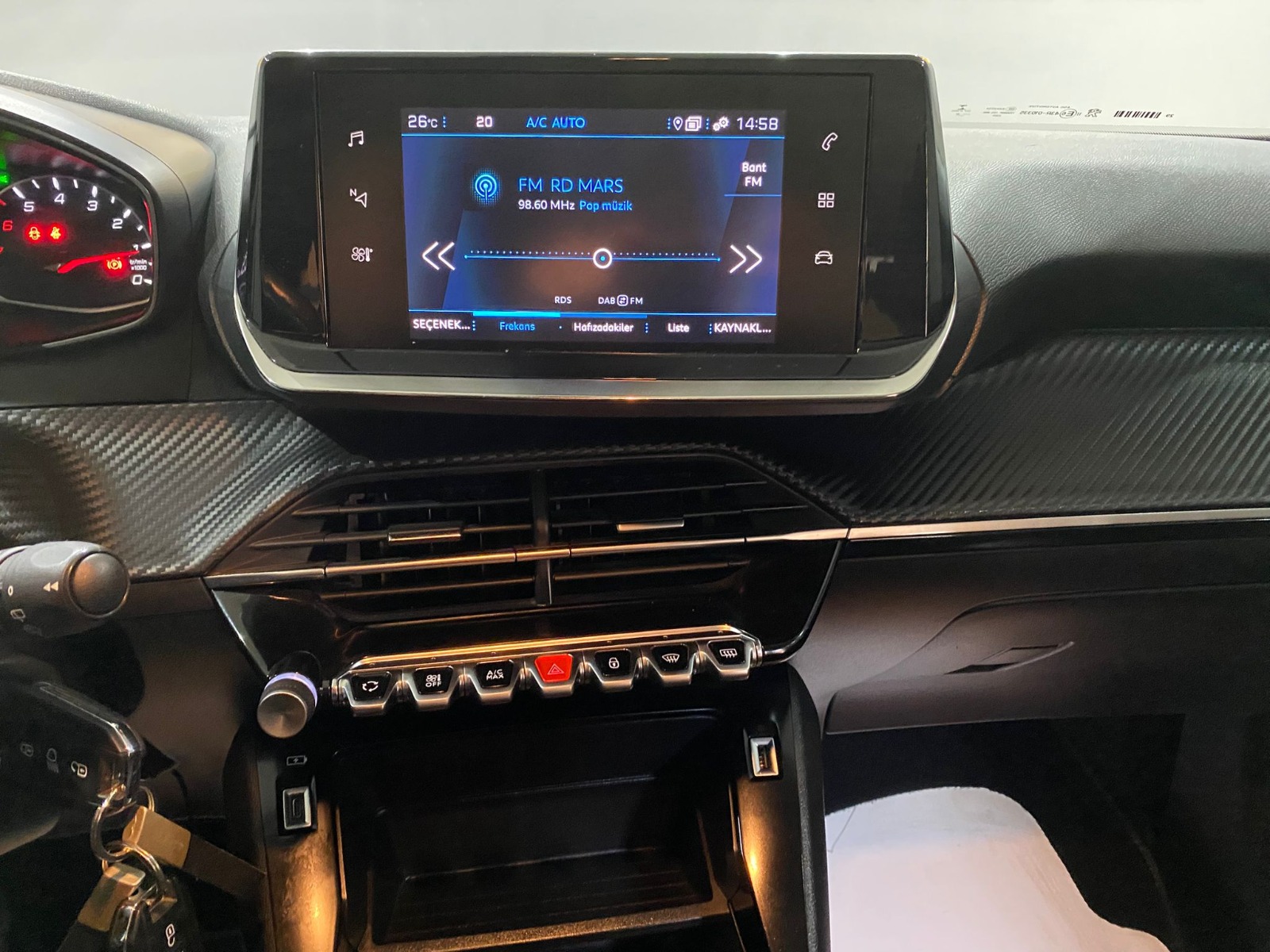 2020 Benzin Manuel Peugeot 2008 Gri Gürel Tasarım Aksesuar Otomotiv San. Tic. Ltd. Şti.